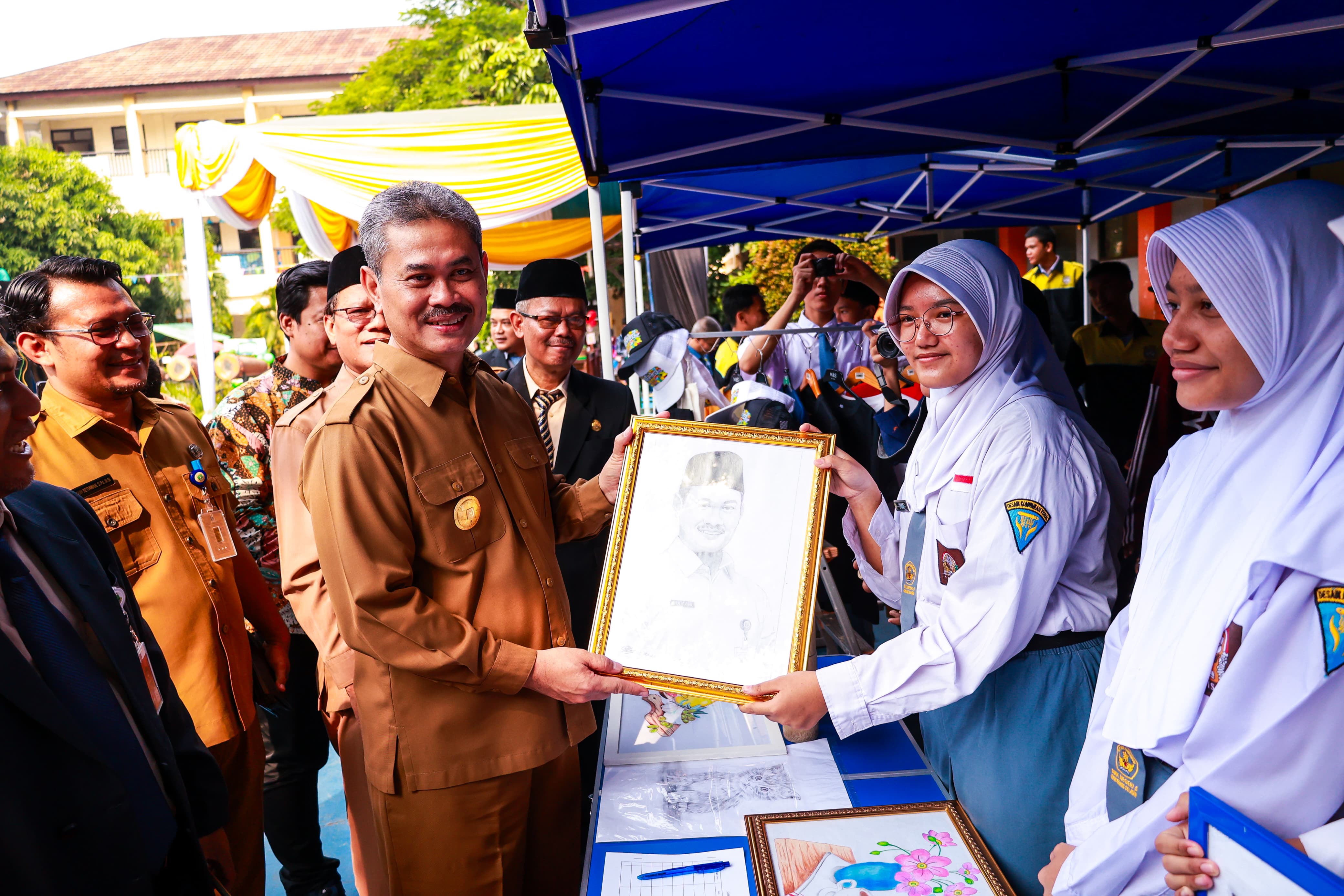 Gambar 2