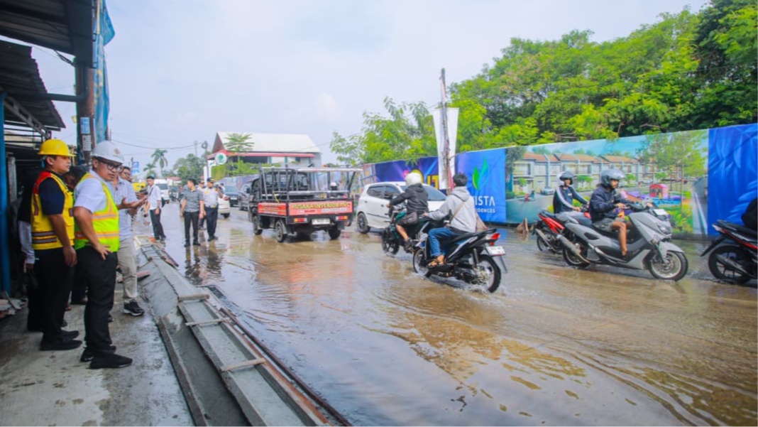 Pilar Tinjau Genangan di Jalan Puspiptek, Pemkot Tangsel Lakukan Penanganan Terpadu
