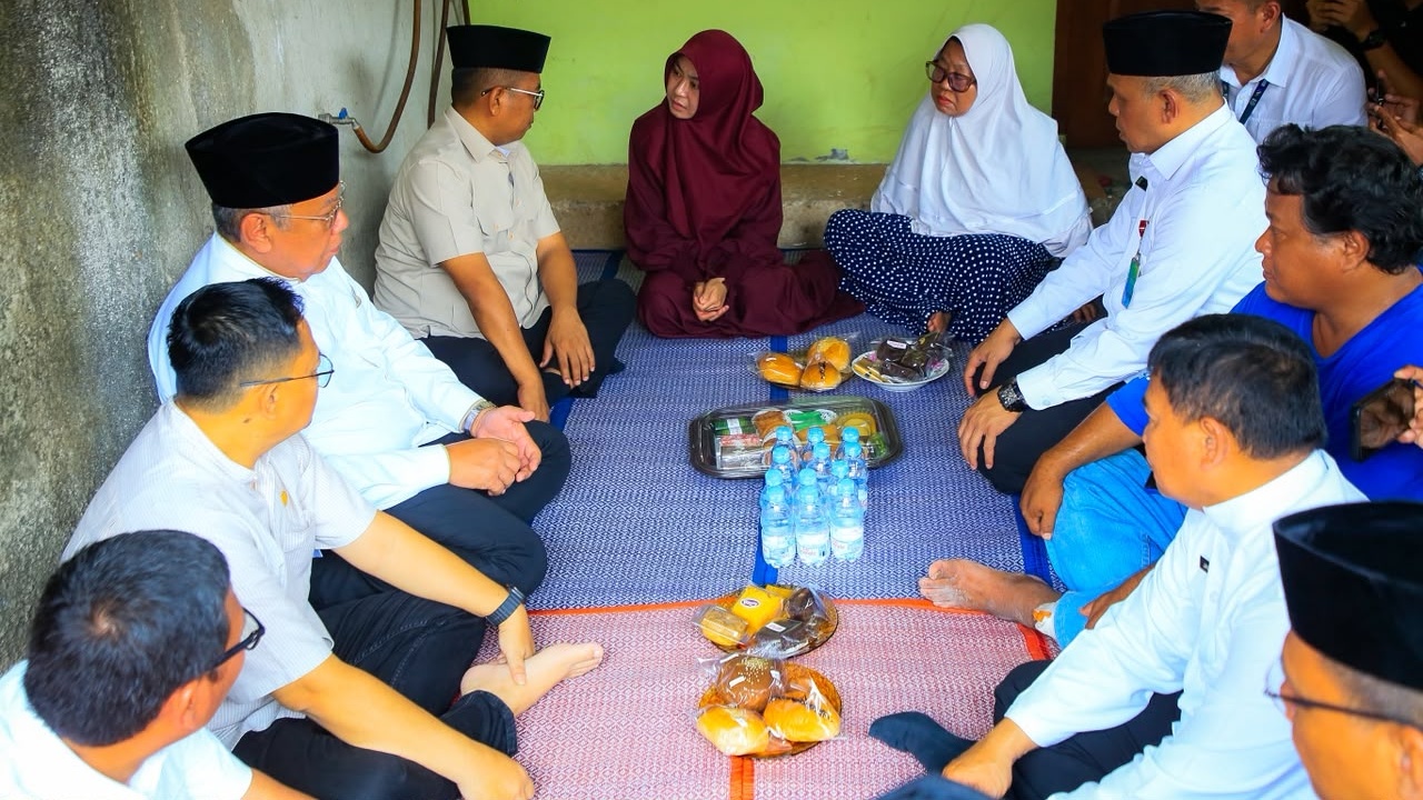 Benyamin Dampingi Gubernur Andra Soni Temui Keluarga Jurnalis Donal Husni di Tangsel