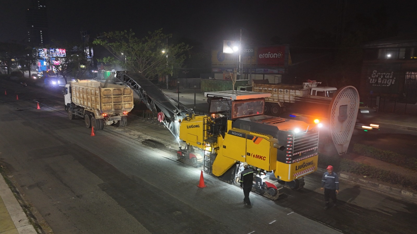 Aspal Jalan Rawa Buntu Dikupas, SDABMBK Tangsel Tangani Dua Segmen Beton Rusak